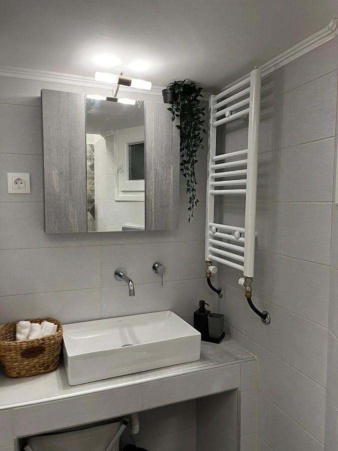 Modern Flat Ag. Dimitriou Apartment เทสซาโลนิกิ ภายนอก รูปภาพ